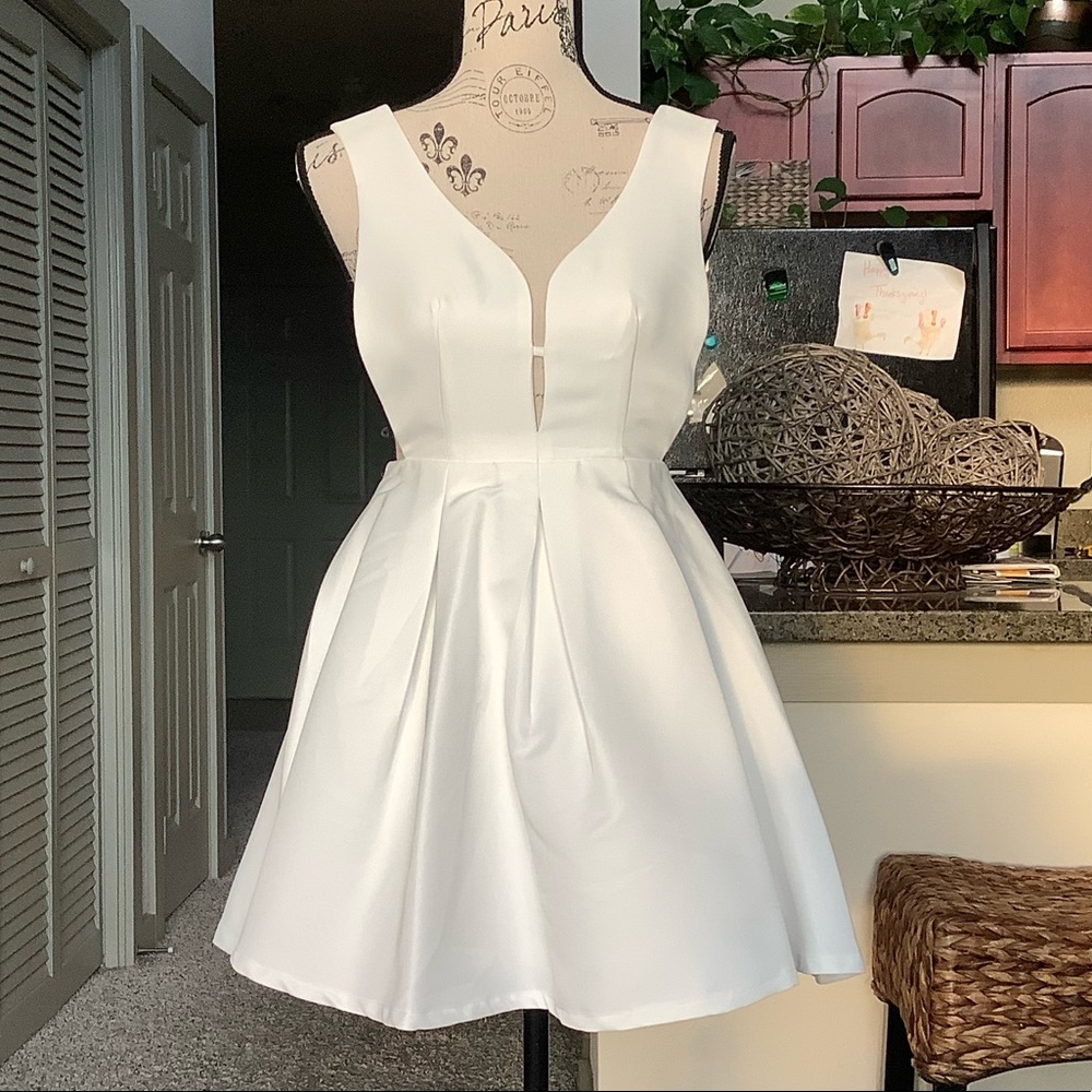 🎀 NWOT Lulu’s White Babydoll Dress 🎀
